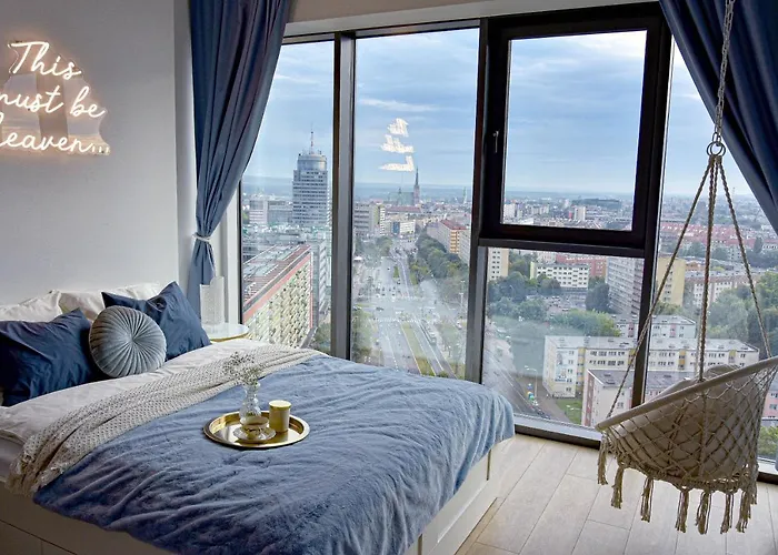 Апартаменти Heaven Hanza Tower 17th Floor